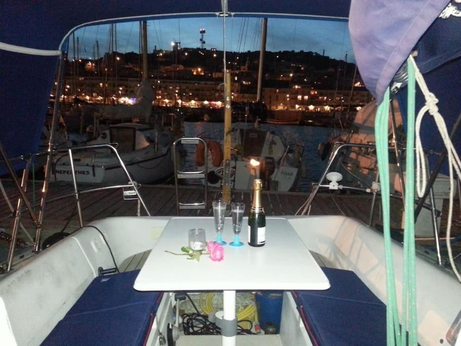 מלון Sète Nuitee A Bord De Danilou Un Voilier De 9.50M מראה חיצוני תמונה